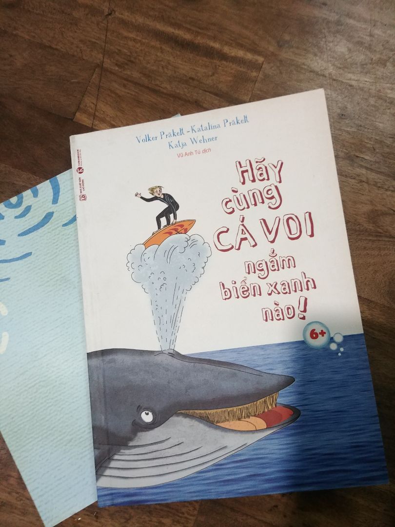 Sách hay, cho bé thêm nhiều kiến thức về cá heo