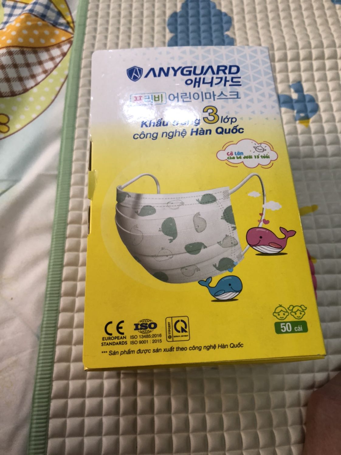 Khẩu trang trẻ em Amyguard Hàn quốc 3 lớp dùng tốt nha mọi người, có hai loại dưới 13 tuổi và dưới bẩy tuổi nên mình phải chọn cho phù hợp với bé nhà mình nhé.