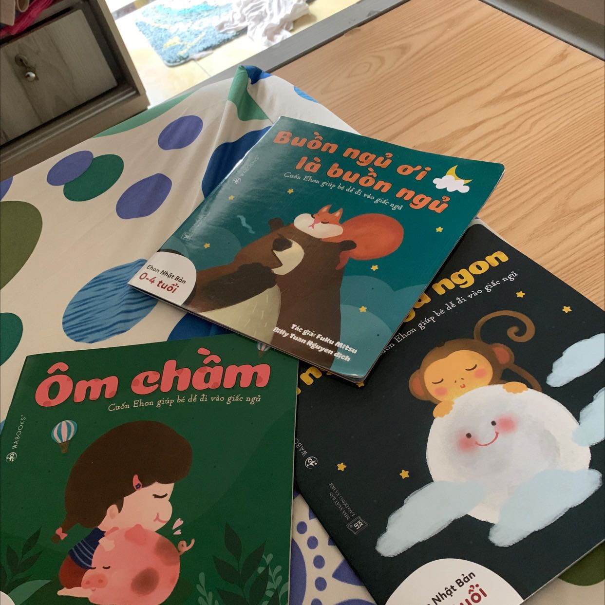 Bé thích mê. Bé nhà mình 3thang bắt đầu đọc cho bé nghe 2-3 lần là bé có phản ứng vui vẻ, thích thú mỗi khi được đọc