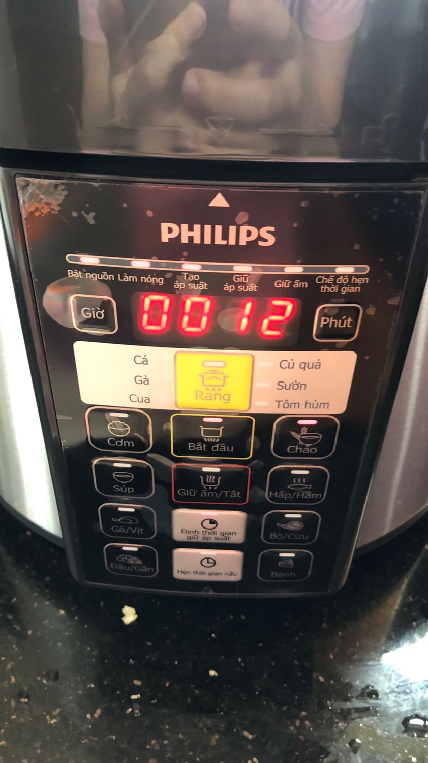 Hàng mới. Đang sử dụng. Việc xoay nắp vào hơi khó chắc do chưa quen. Ko có hướng dẫn sử dụng băng tiếng Việt nên tự mày mò dùng.