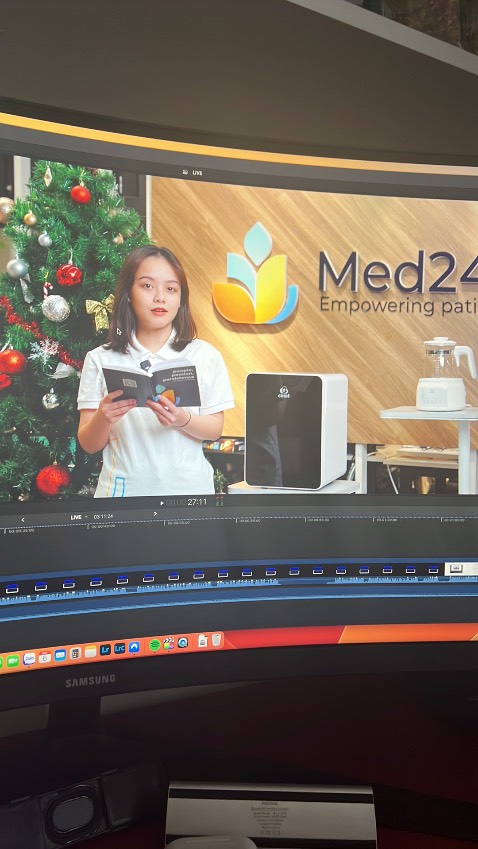 Màn ổn, nét, xem mấy phim tối thì dễ bị ghosting, mua về để edit macos timeline dài ngoằng, dùng để làm việc giải trí oke. Ổn với tầm giá, chân cùi bắp không nâng hạ được. Cắm hdmi max chỉ đc 100hz. Chắc phải cắm displayport mới lên đc 165hz