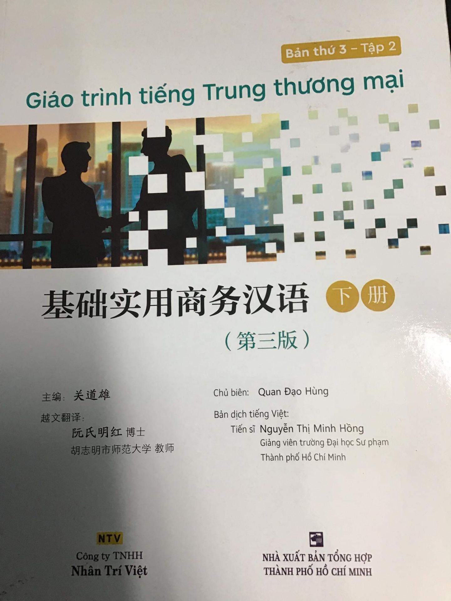 Sách không bao lại nên hơi bẩn ở bìa. Nội dung ổn 8/10