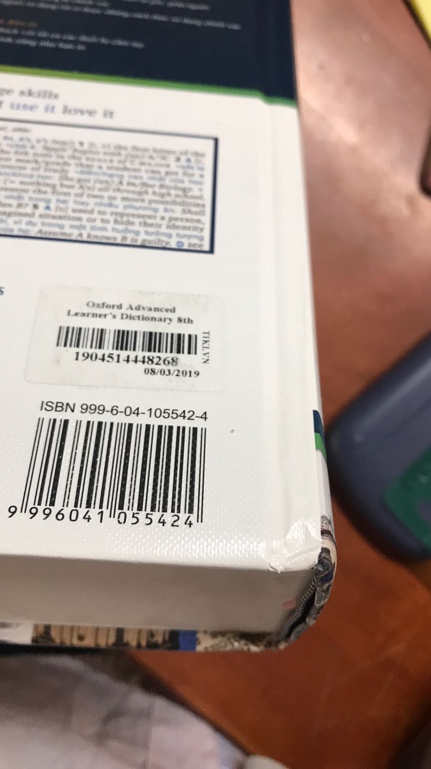 Từ điển cực kì dơ, móp méo ở góc như đã sử dụng rồi. Đóng gói k hề chắc chắn, k có túi khí, hộp ship tới thì đã gần như nát cả cái hộp k hề giống như Tiki mình từng biết với việc đóng gói cẩn thần và có cả túi khí để tránh va đập khi vận chuyển.