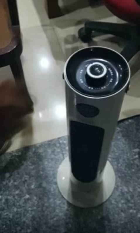 Năm ngoái cũng mua 1 con rẻ hơn xíu nhưng k chắc chắn lắm và nhìn logo camel cũng k sắc nét như con này. Năm nay mua hẳn shop Mall cho yên tâm. Về cảm quan ban đầu là máy nhẹ nhưng cầm thấy khá chắc tay, không bị ọp ẹp, logo sắc nét. Tét thử thấy chạy êm, ấm rất nhanh và rộng. Cho vào nhà tắm độ 5 phút rồi bỏ ra là cũng ok đủ ấm rồi, tắm bé không lo bé lạnh. Nhà có em bé nên sắm 1 cái