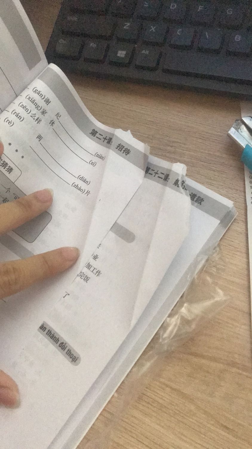 Sách bị rách mất góc. Giao hàng thì nhanh.