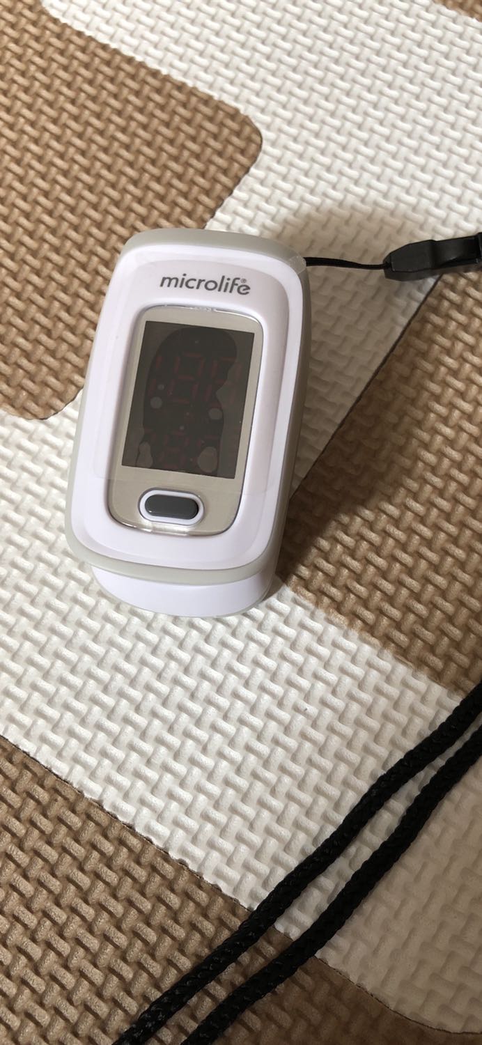 Nhỏ gọn, có túi bà dây đeo tiện lợi, shop giao hàng rất nhanh, hàng chính hãng nên yên tâm dùng cho skhoe, có phiếu bhanh 2 năm.