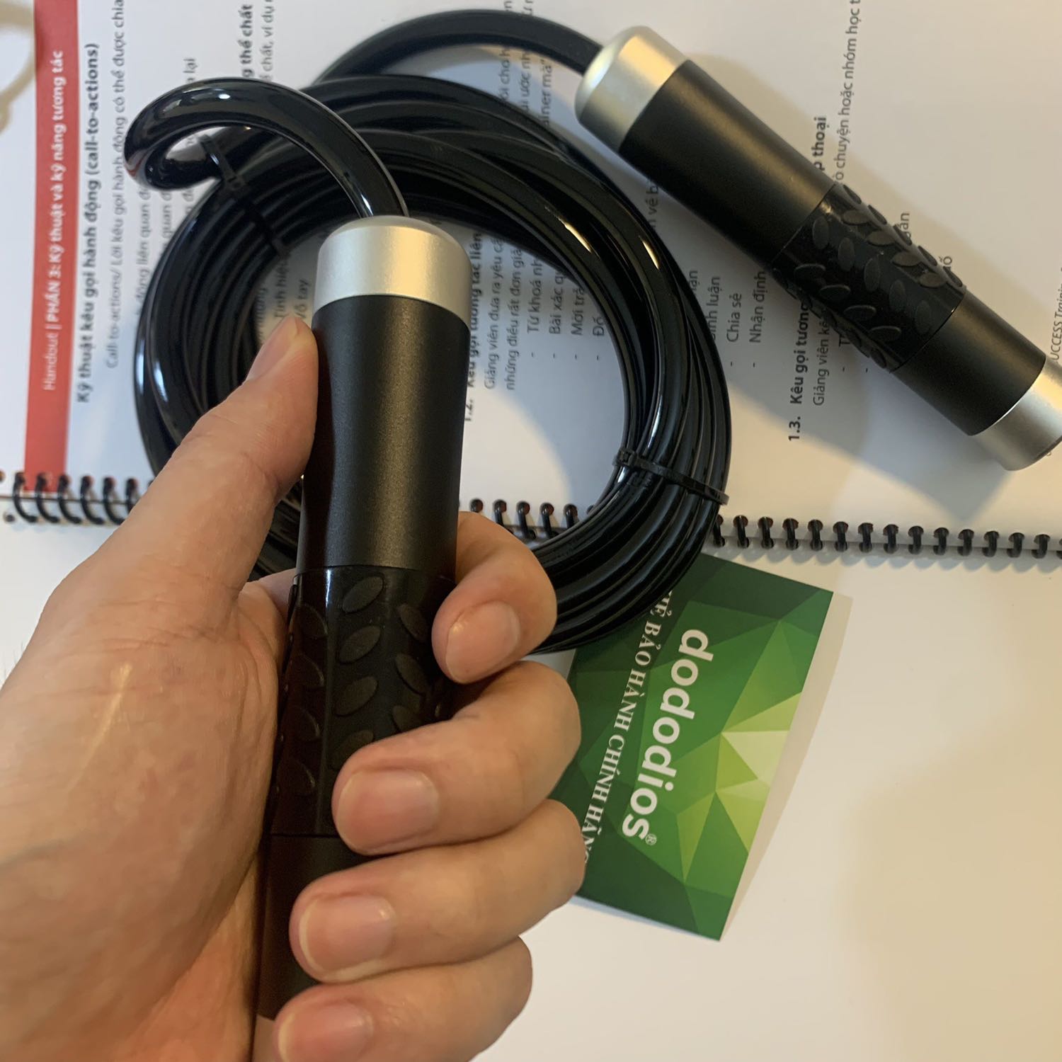 Ship nhanh quá trời! Vừa đặt xong đã nhận rùi hú hồn 
Giá cả như này hợp lý rùi ạ Cơ mà quên mất không đặt cái thảm yoga của shop nên giờ lật đật mua 1 cái nữa
Tặng shop 5 sao vì chăm sóc khách hàng có tâm ghê lun
À, nhớ tặng em mã giảm giá nha nãy nhắn mà em quên mất chưa lưu