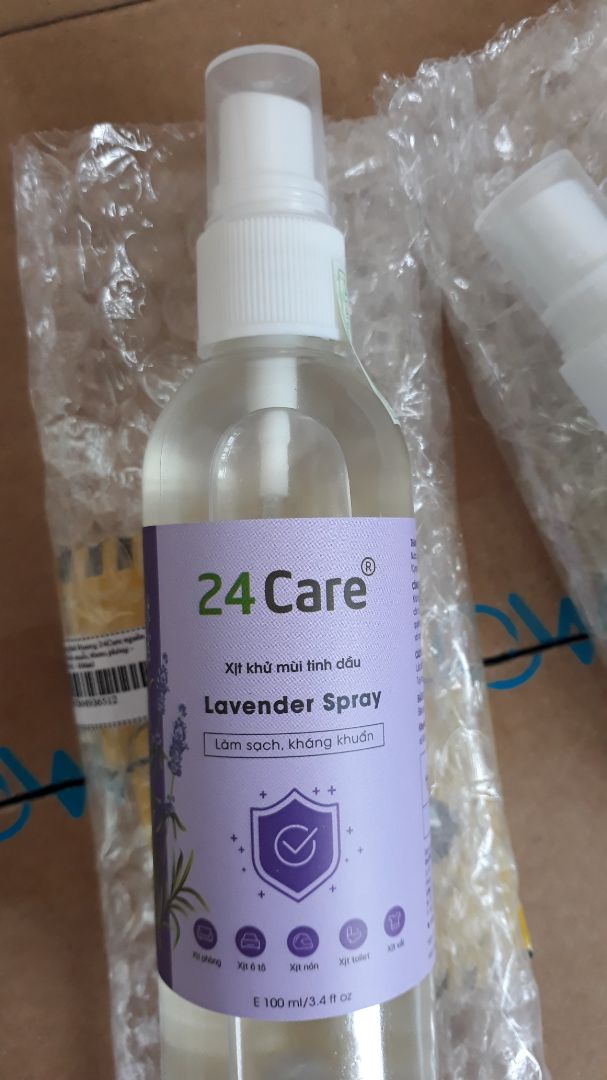 mùi oải hương thì ko còn xa lạ gì nữa. loại này là dạng xịt thành phần từ tinh dầu nên nghe mùi tinh dầu oải hương khá rõ. ưu điểm lớn nhất là tiện, xịt bay mùi hôi ngay lập tức mà còn thơm nữa, hết khó chịu luôn