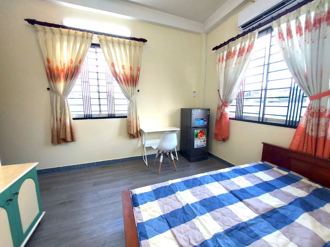 Bàn lắp ráp dễ dàng. Giao hàng nhanh. À mình đang cho thuê phòng trọ siêu đẹp ở Tân Bình. Bạn nào có nhu cầu mướn phòng như hình. liên hệ mình nha: ***