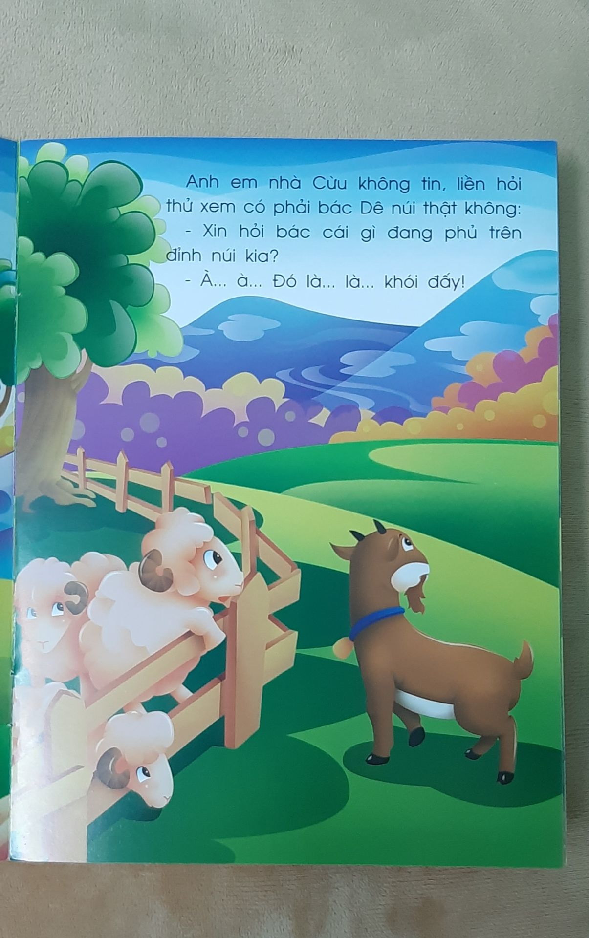 Bộ truyện đủ 10 cuốn như trong ảnh, mua lúc khuyến mãi giá mềm cực kỳ. Giấy bóng màu rất đẹp,  hình ảnh to bé rất dễ nhìn. Rất đáng để mua bên Tiki