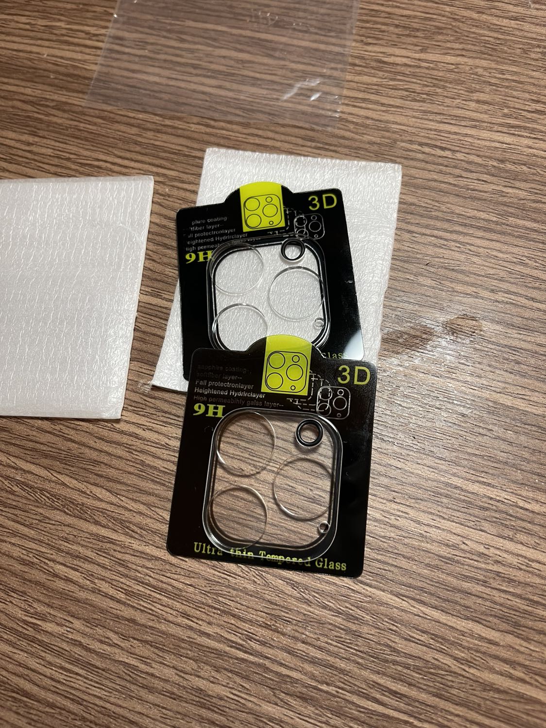 Đừng nên mua. Mất tiền chả đáng nhiu nhueng tức
( ip 12 pro max nhé anh em)

1. Camera có độ lồi cao và lỗ miếng dán cạn nên lớp keo ko chạm đc với cái nên phẳng dẫn đến keo ko dính đc, lắp vào là rớt như B52 ném bom rải thảm

2. Cảm giác đây ko pải miếng dán của gor vì chả có logo hay bất kì cái j nói miếng này là của gor

3. Giăng cao su chống loè thì xục xệch kiểu đúng chất hàng tàu chợ trời

4. Hàng mới mà ko hiểu sao trong lỗ mắt camnera lại dơ

Khen là khen cho tiki mùa dịch nhưng giao hàng now nên khá nhanh