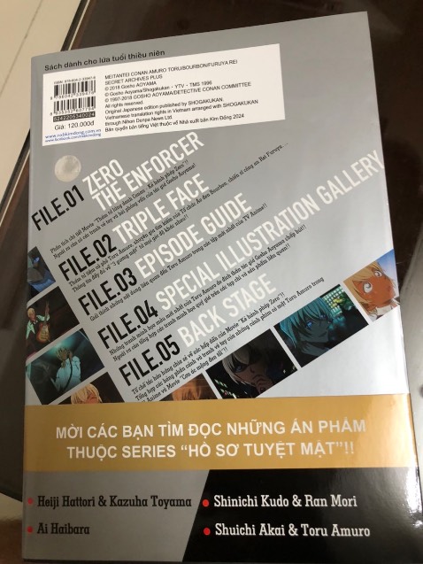 Lật giở từng trang như quay lại thời thiếu niên, cuốn sách này có phần phỏng vấn đội ngũ sản xuất bộ truyện khá thú vị.