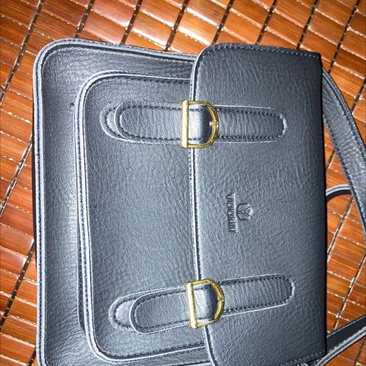 Túi đẹp, dễ thương. Mọi ng ơi nếu so em này với mấy con vài trăm ka của hãng khác thì e này đỉnh cực luôn