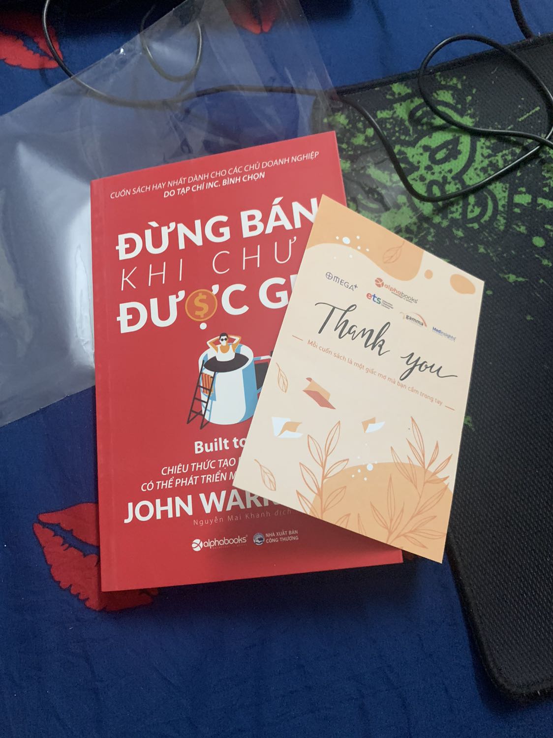 Sách trông rất chất lượng, đẹp , có cả thư cảm ơn , rất hài lòng với shop
