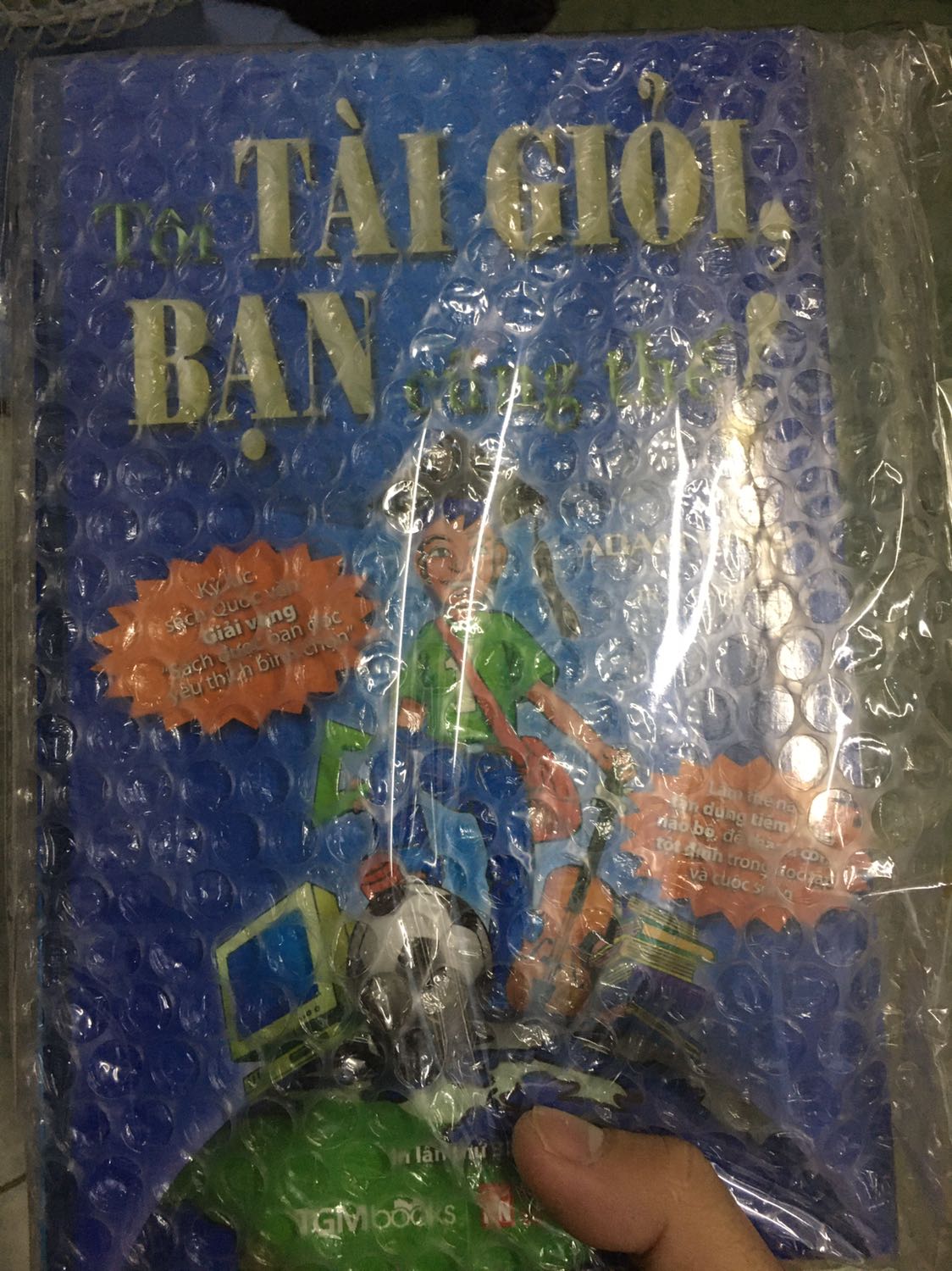 Shop giao hàng nhanh, bọc sách kỹ lưỡng 3 lớp, nhận được sách rất mới, rất thích... Thanks shop, sẽ tiếp tục ủng hộ Shop.