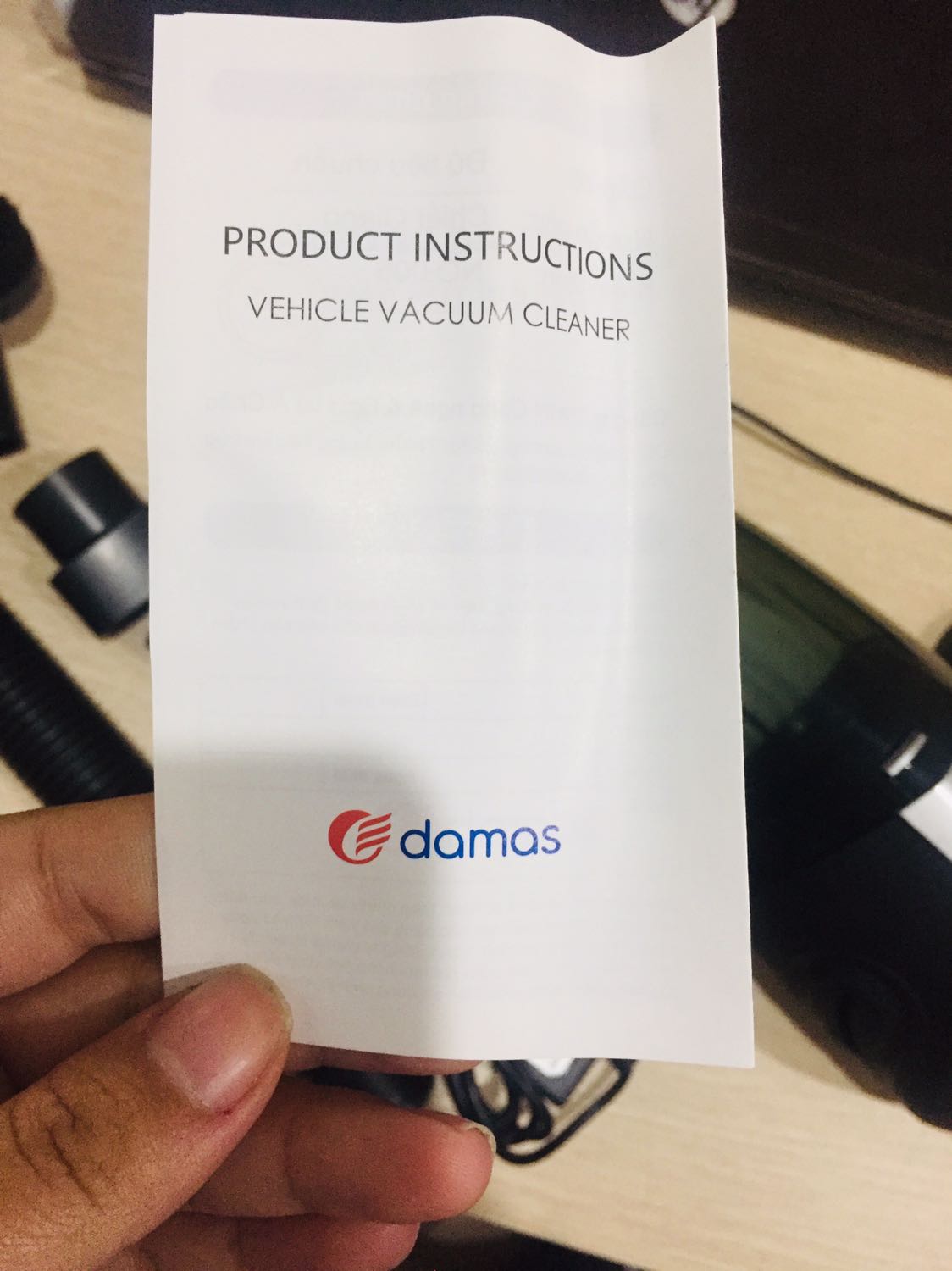 Thấy shop bán có thương hiệu nên yên tâm mua, đúng là không thất vọng ạ ^^
 Hộp sản phẩm là bìa cứng, nhìn đã chắc chắn rồi ý, máy được bao bằng 1 lớp chống va đập. Uầy, mình đã từng mua máy của các nơi khác, hộp nó chỉ là bìa mỏng thôi, thế mà thương hiệu này hình như mới nhưng lại sản xuất hàng rất chắc chắn và đẹp nhaa @@ được kèm rất nhiều đầu hút theo máy nữa. Mình bật hút thử thì thấy rất khỏe, đúng là nhỏ nhưng có võ ha ha ^^ Với mức giá hơn 400k có 1 con máy hút bụi này thì quá đáng tiền. Mình ít đánh giá hàng trên Tiki vì không có shop nào khiến mình hài lòng nhưng lần này đánh giá kỹ 1 chút để các bạn khác biết về sản phẩm của shop ạ. Chúc shop làm ăn phát đạt và thành công ^^