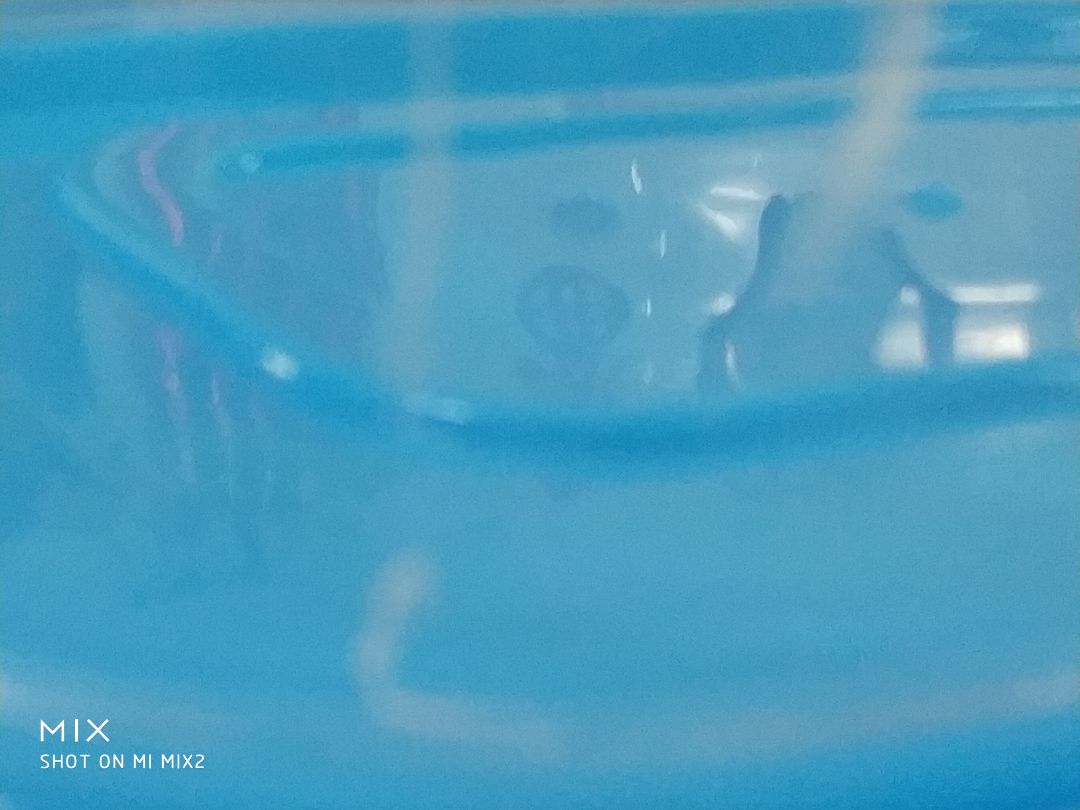 hộp quá mỏng, khi mở ra thấy hộp phía ngoài bị nứt