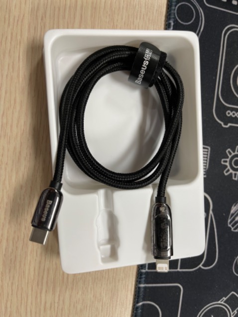 Sạc tương đối ổn dây bện cứng cáp tối đa 20W phù hợp các dòng iPhone 11-12-13 
Tuy nhiên dùng củ sạc chính hãng thì đèn led hiển thị watt nhảy khá nhiều
Ship nhanh hi vọng bền