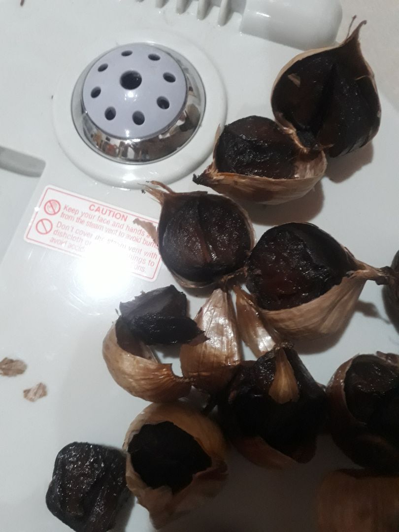 đã sửa đánh giá

mình nhận nồi và làm tỏi lần đầu. tỏi ko đen mà nâu. nhờ tiki xem xét. đt mình chụp hơi mờ. nhưng đúng là tỏi nâu. ăn vẫn ngọt chua ngon nhưng cảm giác ko đúng lắm