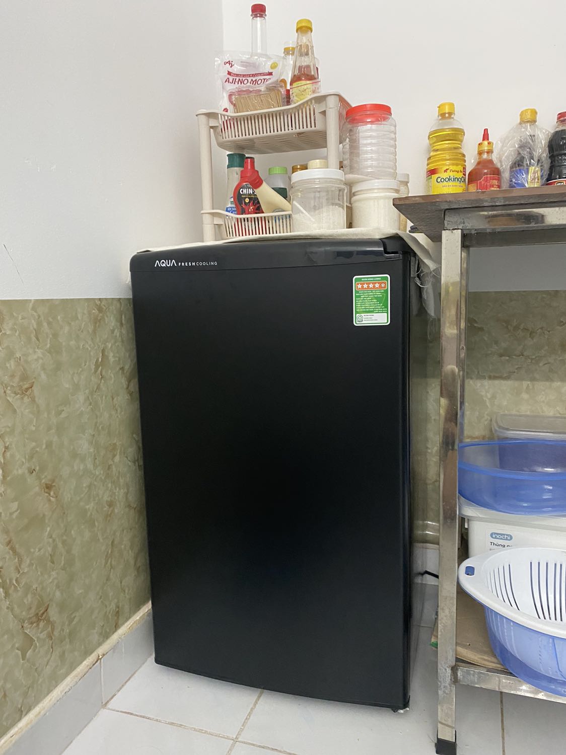 Giao nhanh chóng lắp đặt tận nơi ko phàn nàn về ship. Chất lượng tủ ok đã sài nhữa tháng mới đánh giá. Tủ bị đo gs tuyết ở ngăn đông. Nhìn nhỏ nhưng để đc rất nhiều đồ. Chất lượng ok trừ việc đóng tuyết