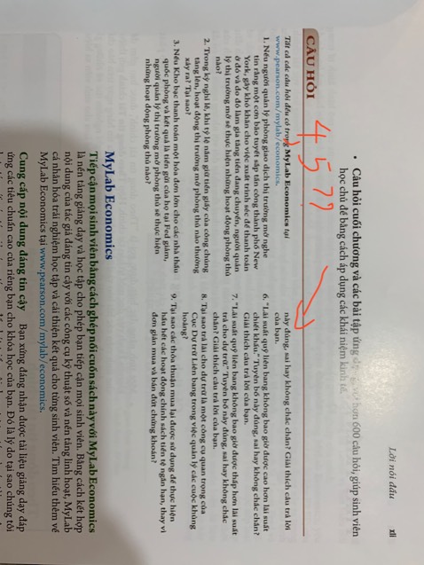 Thấy nhiều review tốt nên mua, chưa đọc được nhiều và hiểu nhiều để đánh giá, nhưng thấy có lỗi in ấn. Danh sách câu hỏi nhảy từ 3 tới 6, thiếu câu 4 và 5.
Không biết những chương sau có phần nào như vậy nữa hay không.