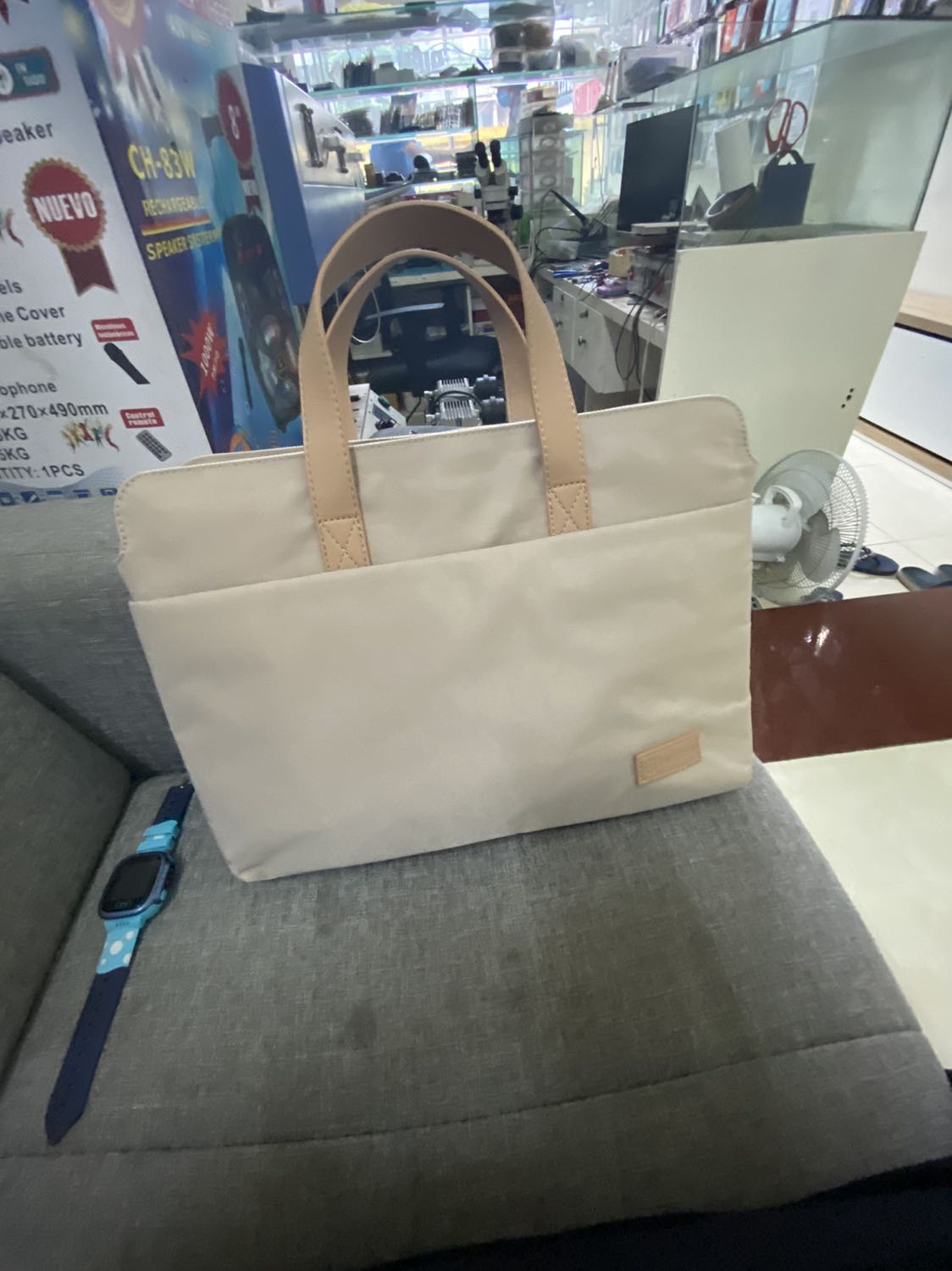 Túi đẹp lắm ạ, chất thô, kiểu dáng gọn nhẹ nhàng, nhiều ngăn để đồ, giao hàng nhanh