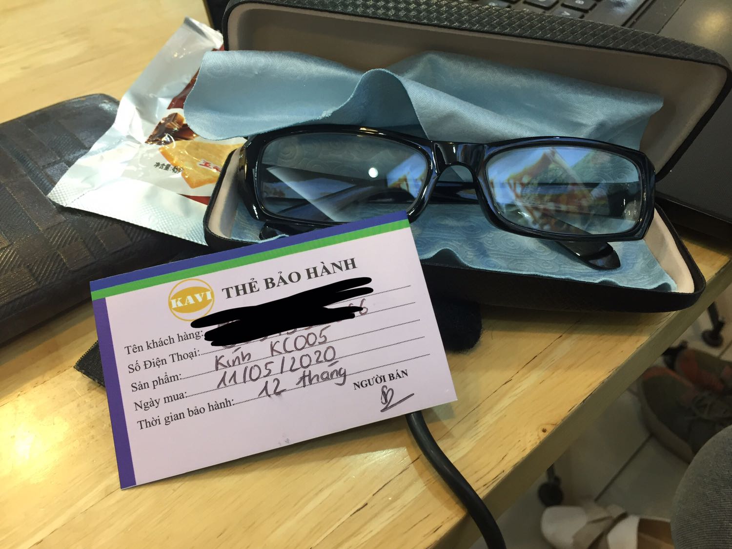 Mắt kính chống xước    !!!