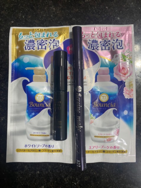 Đầu bút sắc nét, mực đậm