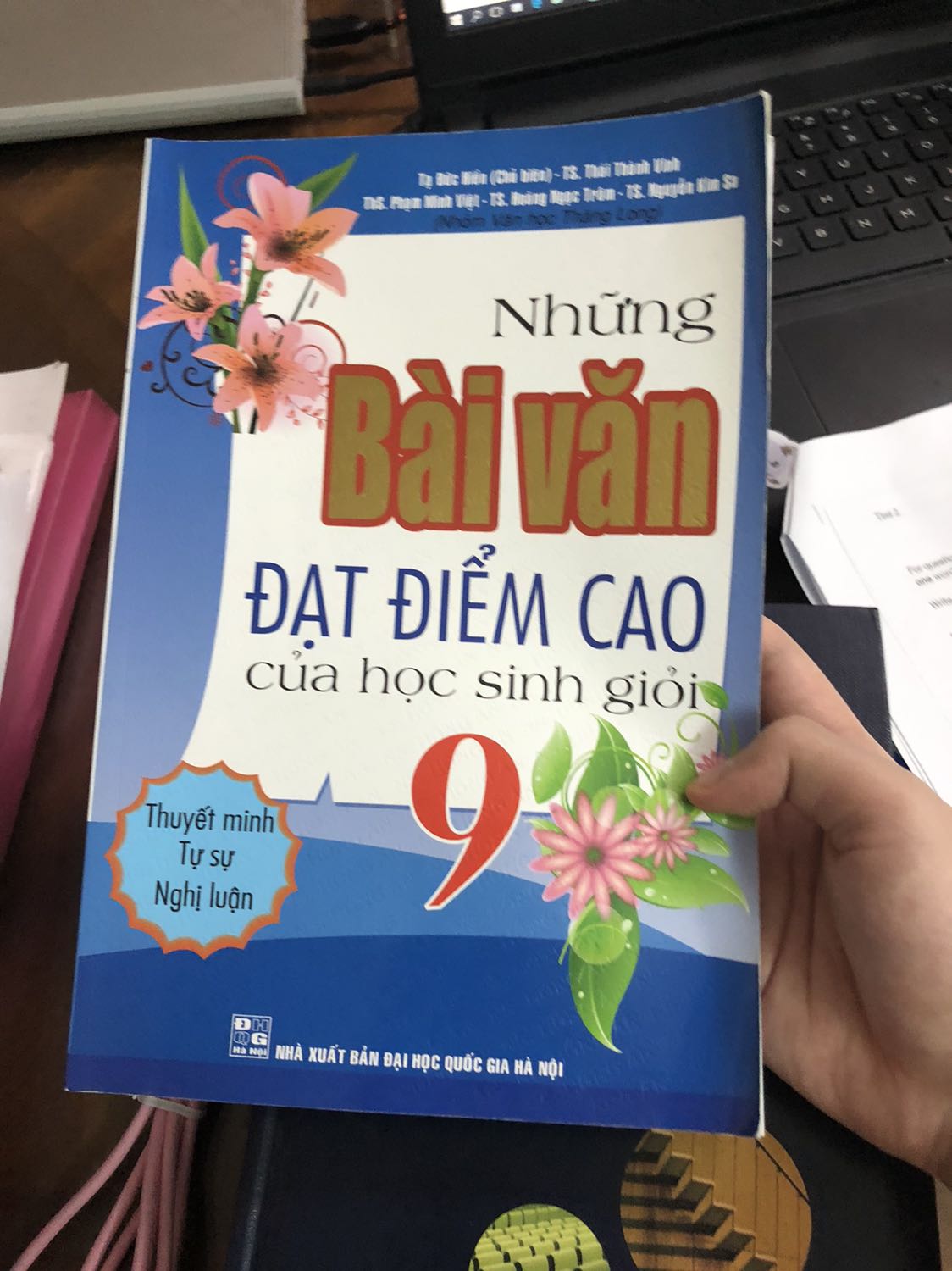 sách có nhiều bài văn hay nhưng bề ngoài hơi cũ 1 tí nhưng ok