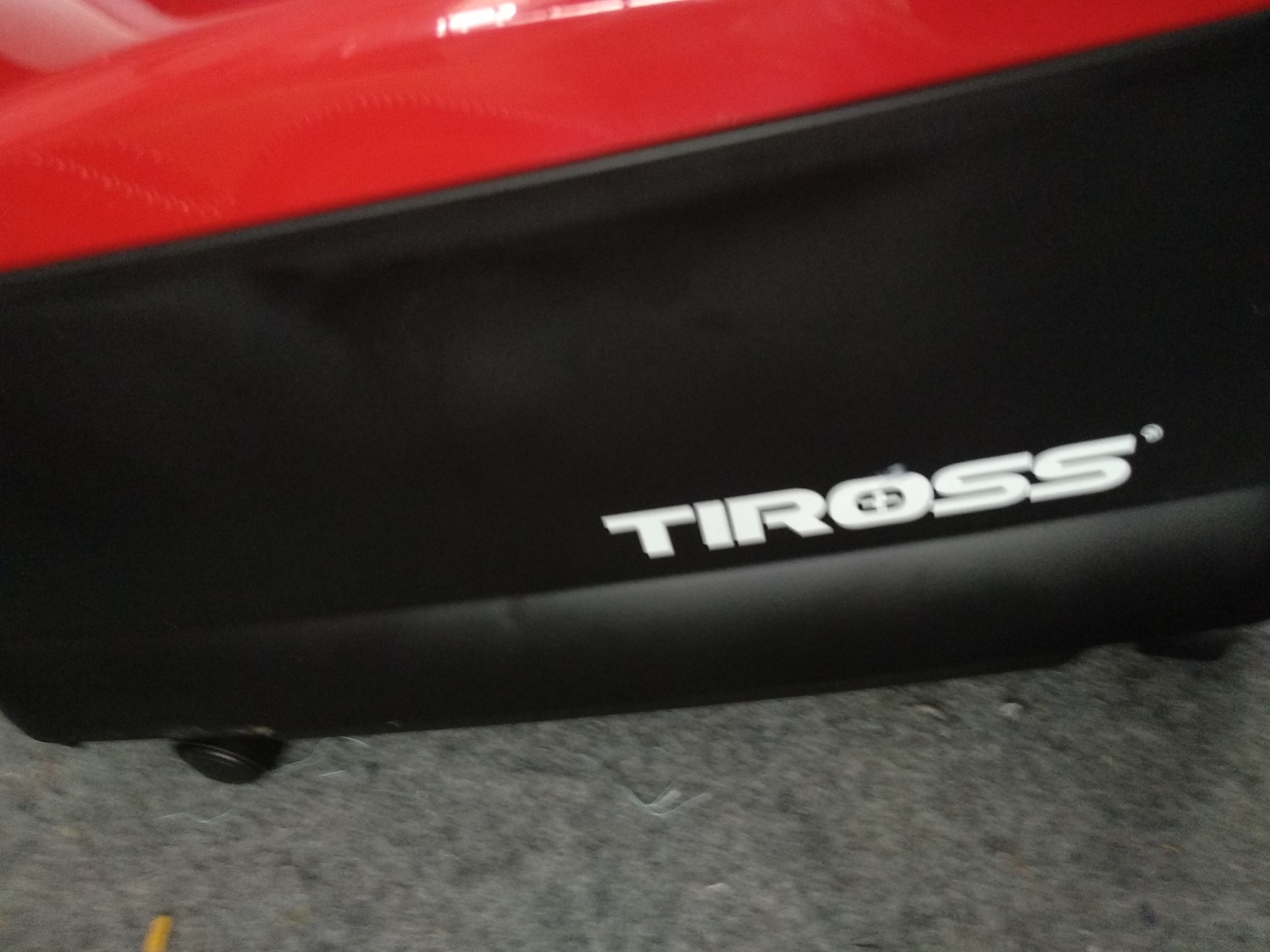 Sản  phẩm bị gấp dây dẫn nước, bình chính-bình đựng,logo nhà sản xuất bị lem chữ, bình bị 1 đường móp. Hy vọng tiki phản hồi nhanh nếu đổi trả hàng