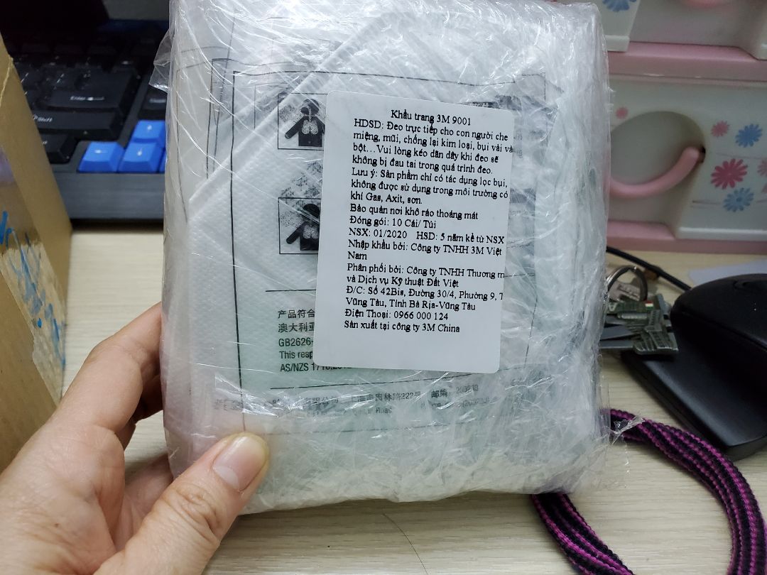 alo shop, mình đặt 2 hộp khẩu trang(mỗi hôph 50 cái), khi nhận có 2 túi,mỗi túi 10 cái, đề nghị shop kiểm tra và liên hệ lại mình nhé, xin cám ơn