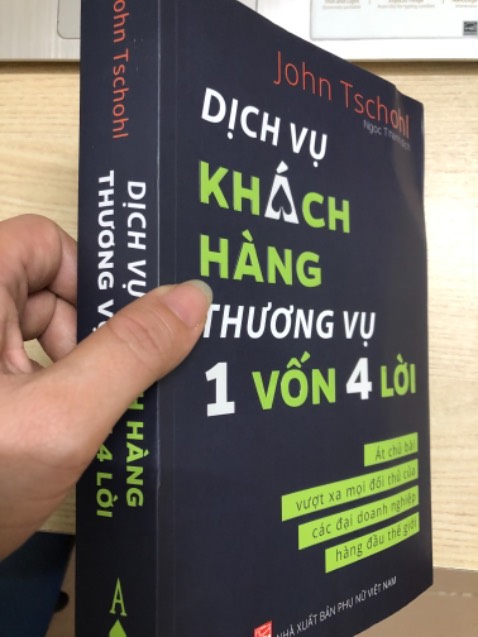 Hic háo hức, chờ đợi cuối cùng nhận đc nó như thế này đây. Ko biết do khâu vận chuyển hay từ lúc xuất kho. Có 1 góp ý nhỏ Shop nên thêm lớp mũ nhựa nhựa bong bóng bọc lại để bảo vệ sách an toàn hơn. Tránh được những phàn nàn đáng tiếc kế tiếp.