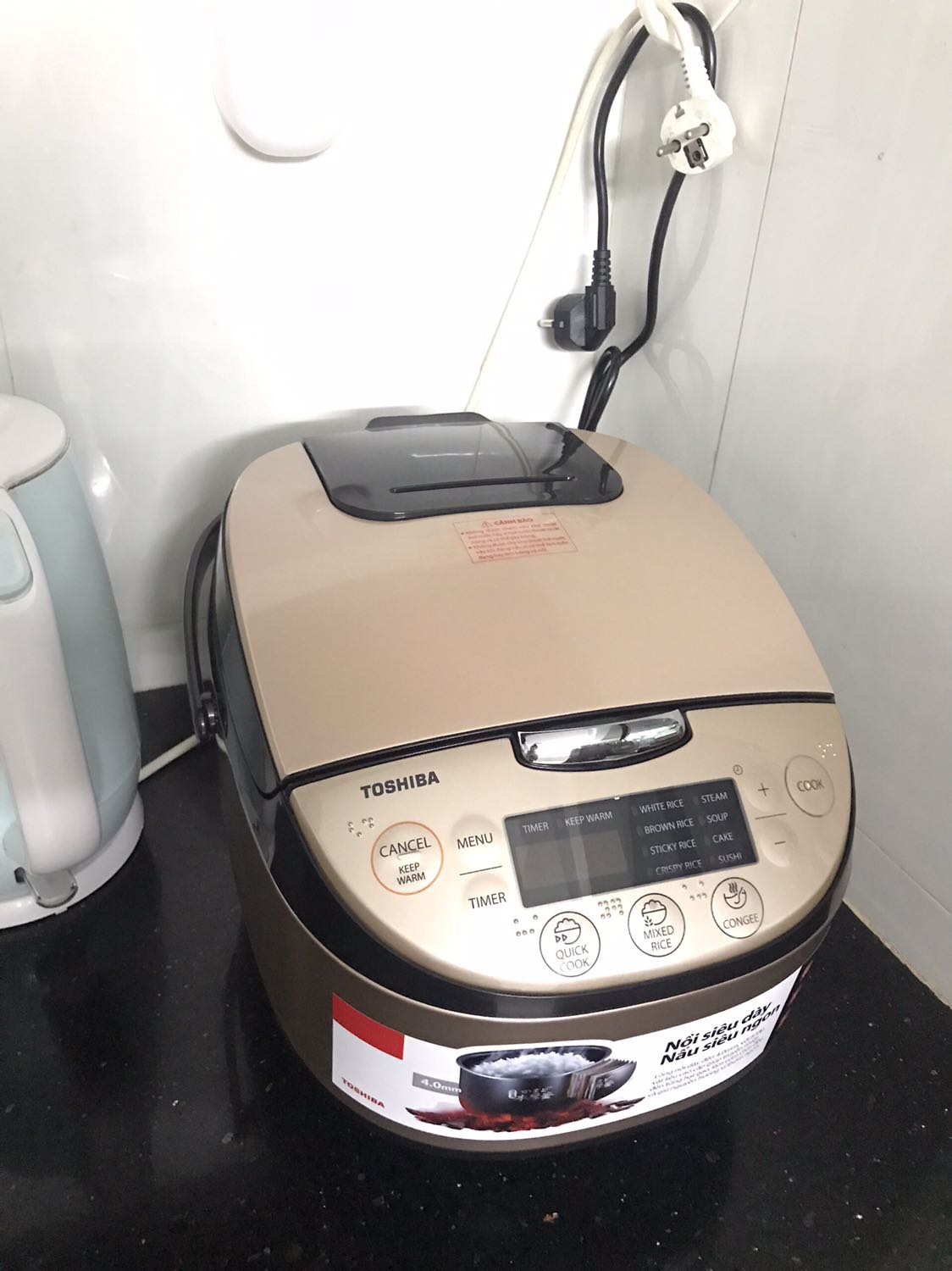 Nồi xài cực kì tốt hơn hẳn mấy nồi trước mình đã mua, giao hàng rất nhanh, hàng chính hãng có bảo hành đầy đủ, chất liệu tốt, mình rất hài lòng