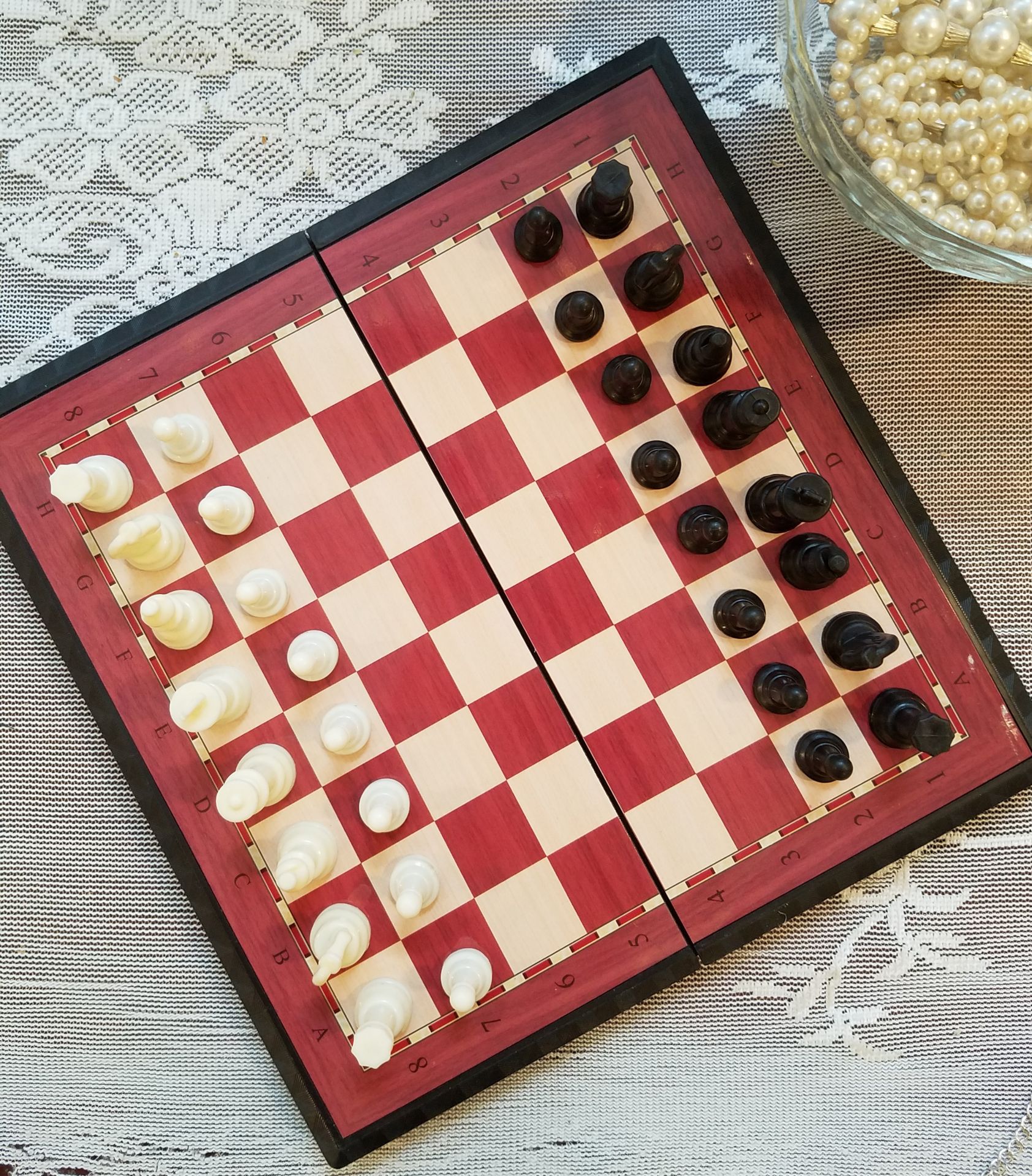 Bộ bàn mình nhận chuẩn size 19x19cm , các quân cờ bằng nhựa gia công đẹp và có nam châm dưới đáy quân cờ. Cho 10 điểm bộ này nha ?
Ai nhìn cũng tưởng bộ cờ rất mắc tiền.