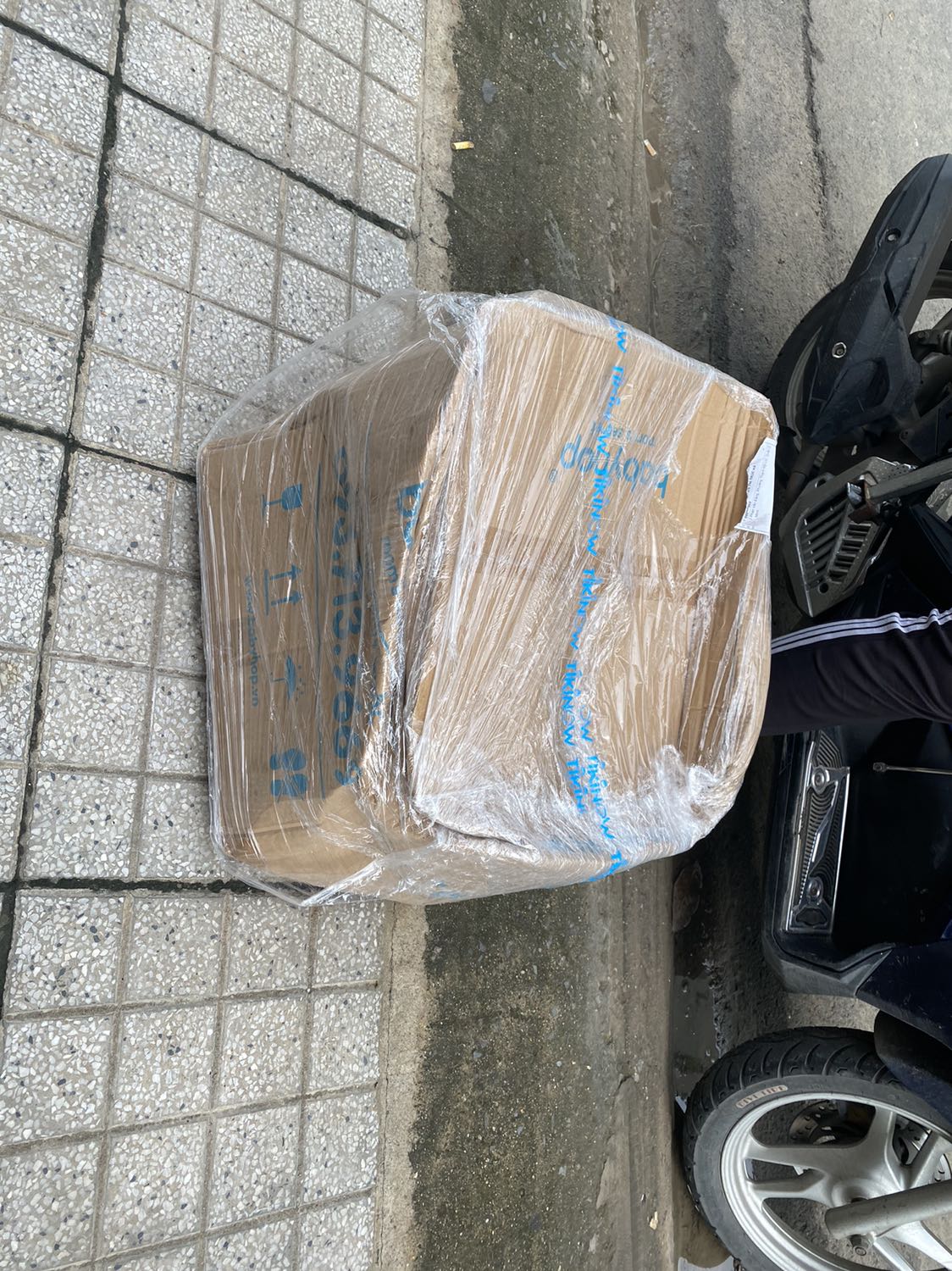 Đóng gói hơi tệ, không có bản vẽ lắp ráp.