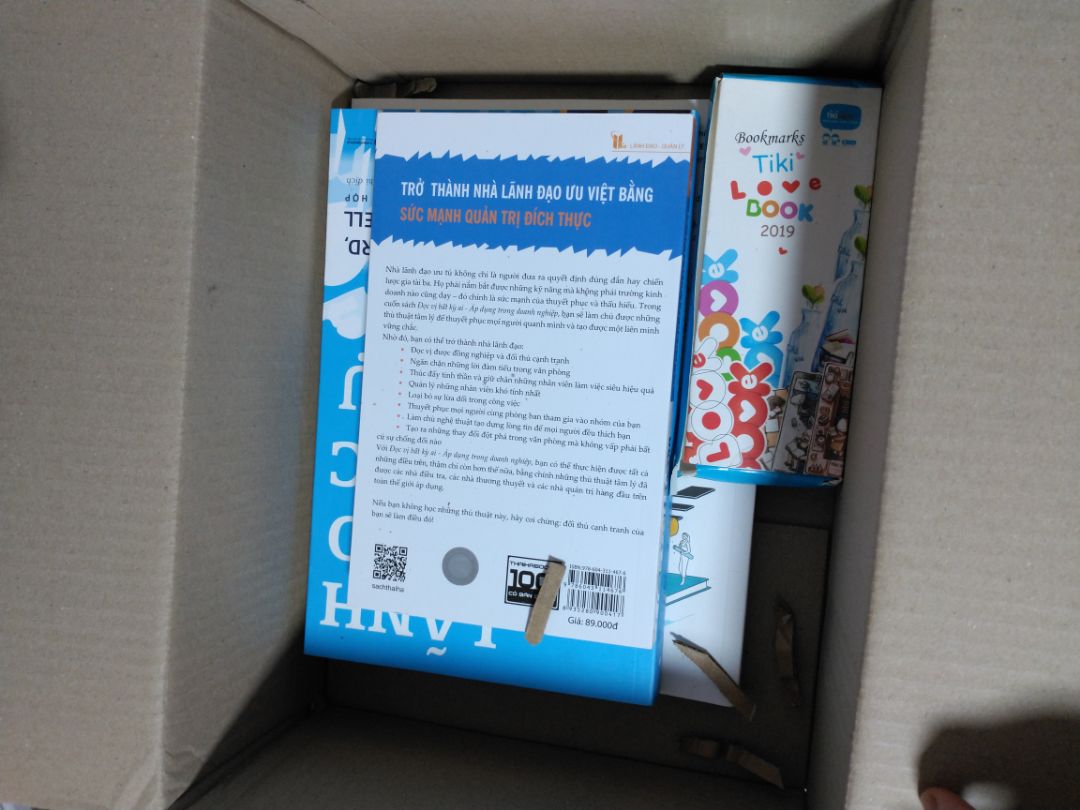 Đóng gói luôn đẹp là Tiki. Tikinow giao nhanh, nhận trong ngày. Sách thì rẻ hơn rất nhiều so với mua ở shop hay hiệu sách.