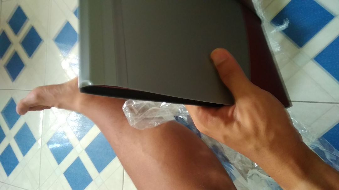 móp nhẹ góc trái ahuhuhuhu 
2000 từ tối thiểu. ?????