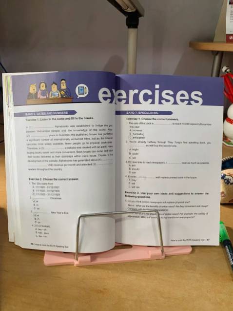 Màu hồng mình thích. Giá đỡ nhẹ nhưng chắc chắn. Dùng để sách điện thoại ok. Hài lòng với sản phẩm