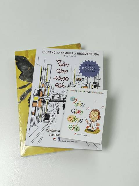 Mình xem phần giới thiệu sách trên fanage của Huy Hoàng Books và quyết định mua khi đang giảm 43%. Tuy nhiên, theo mình thì sách hay vừa đủ, không thuộc loại phải kê đầu gường của mình và cũng không đủ sâu sắc để ghi nhớ nhiều, mọi câu chuyện của vị BS già lớn tuổi, đúc kết kinh nghiệm sống trải dài 89 năm rất đáng để cùng suy ngẫm, nhưng với mình, có lẽ mình cần điều gì đó sâu sắc vào tâm thức mình hơn là những mẩu chuyện đúc kết nho nhỏ về cuộc sống này.