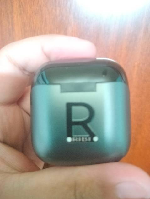 Tại nghe khá ổn. Pin trâu, có điều lúc mới mua về không biết có seal dưới chân sạc tai nghe nên sạc cả buổi cũng không vô pin 🤣🤣 liên hệ với shop thì được hướng dẫn khá tận tình 10/10!