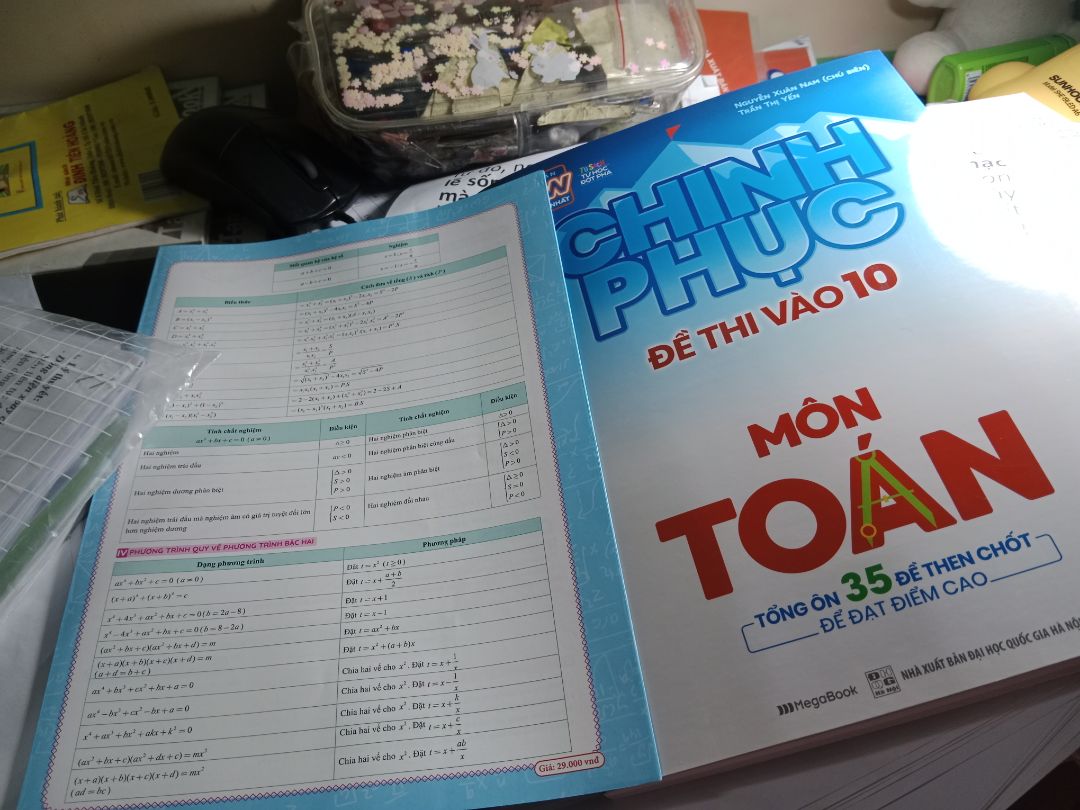 giao hàng cực nhanh, trưa đặt chiều đã giao rồi. Đóng gói đẹp, sách k bóp méo hay sờn rách nhưng bị dính vài vết bẩn nhỏ ở bìa sau. Có lời giải và phương pháp. Nchung cực ổn áp ạ. Mong sẽ đậu NV1 ❤️