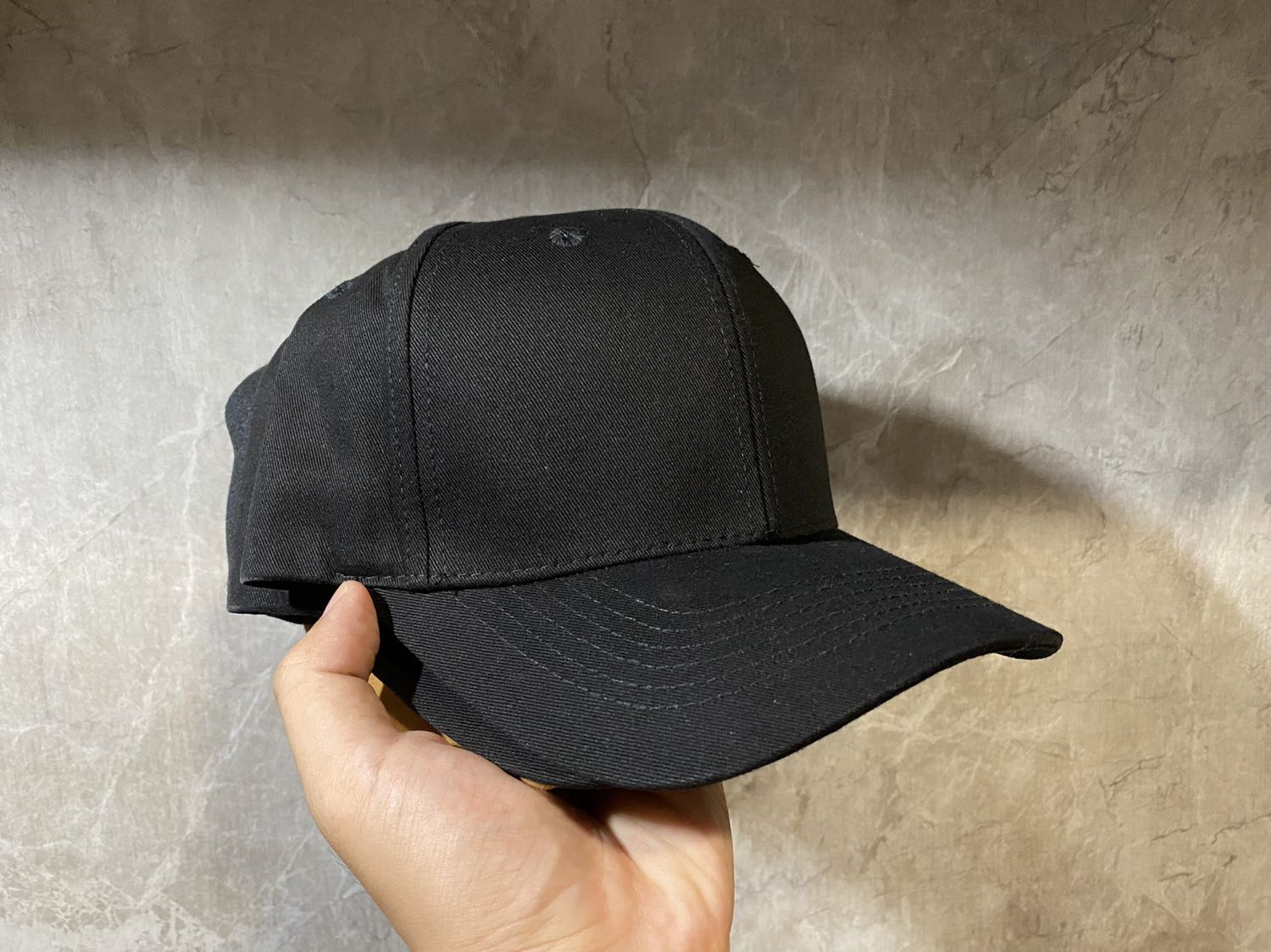 Ấn tượng đầu tiên là shop đóng gói sản phẩm rất kỹ lưỡng, hộp rất dày giúp form mũ không bị móp méo lúc vận chuyển
Bên trong còn đóng thêm lớp bì 😂😂😂
Nón đẹp, chất vải tốt, form cứng cáp
Nói chung giá và chất lượng không chê vào đâu được.
Sẽ ủng hộ shop lâu dài ^^