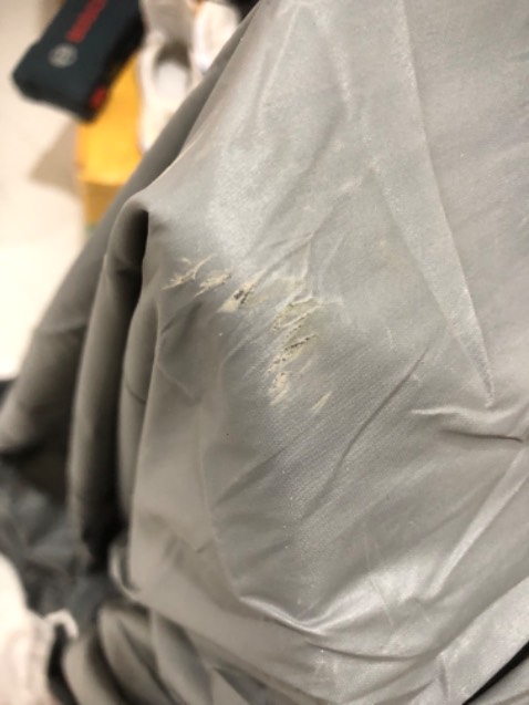 Chất vải như cái áo mưa, nằm rất nóng, đã v trải còn k hết cái nệm còn bị rách nữa chứ. Cái này bỏ máy chắc banh nha mng. K có giao 2h chắc cũng k mua đâu :))