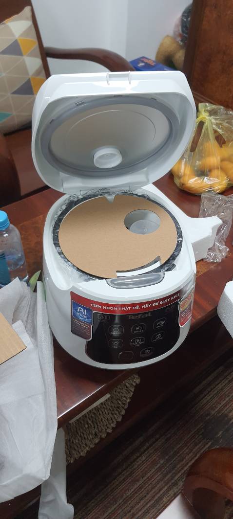 Hàng đóng gói chắc chắn.
Ưu điểm là nấu cơm rất ngon và không dính. Lớp cơm đáy nồi khi để lâu cứng cứng, ai mê cơm cháy chắc khoái. 
Nhược điểm: mở nắp cơm nước còn chảy quanh viền mặt nồi, ko có chỗ để vá múc cơm như các nồi truyền thống