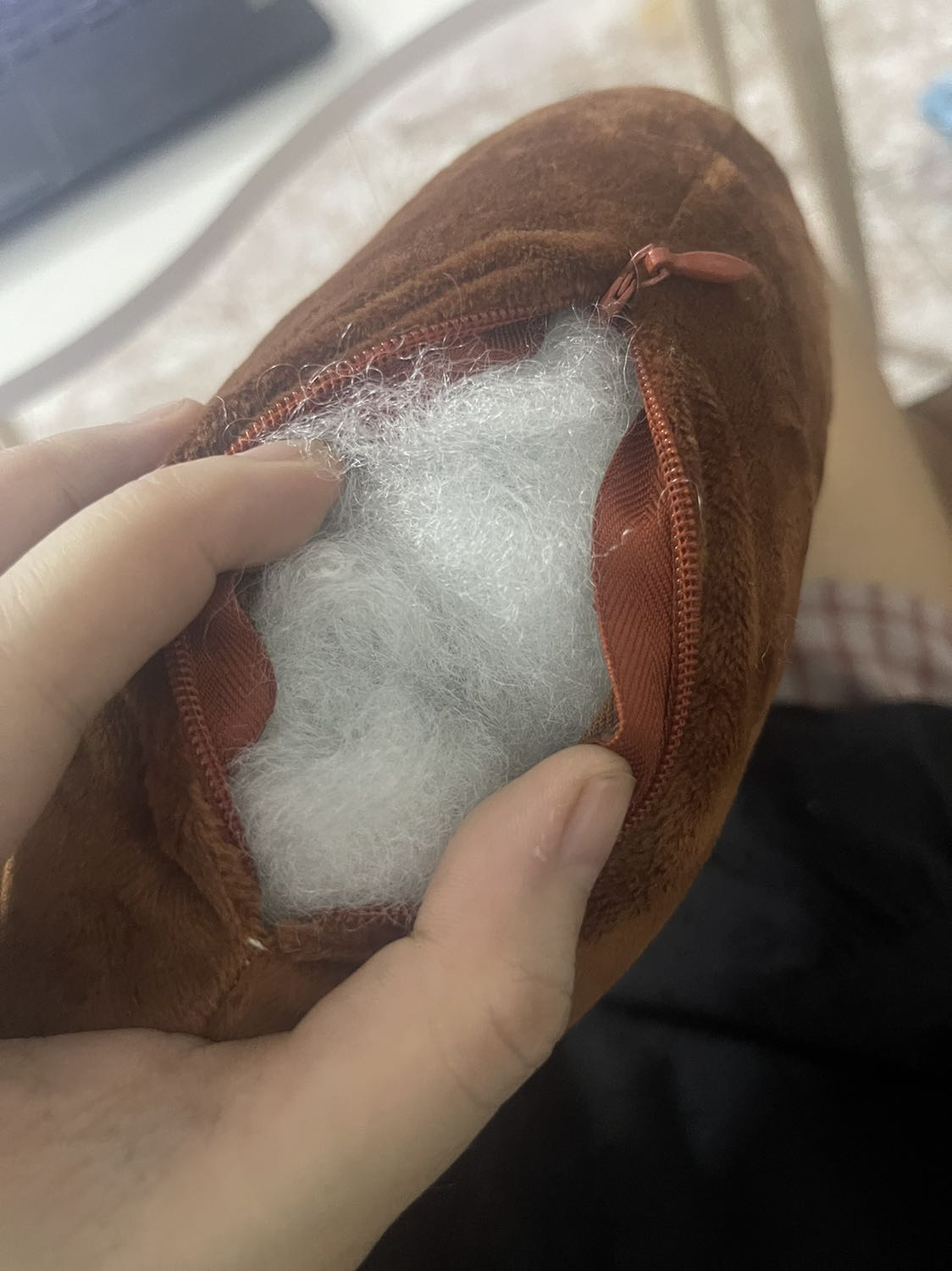 gối ôm cổ bằng nhung êm mịn lắm. Nhìn hình nhỏ chứ ôm vô cổ bao hết đầu tựa đã lắm luôn. giá vậy mình thấy khá rẻ. mn nên mua