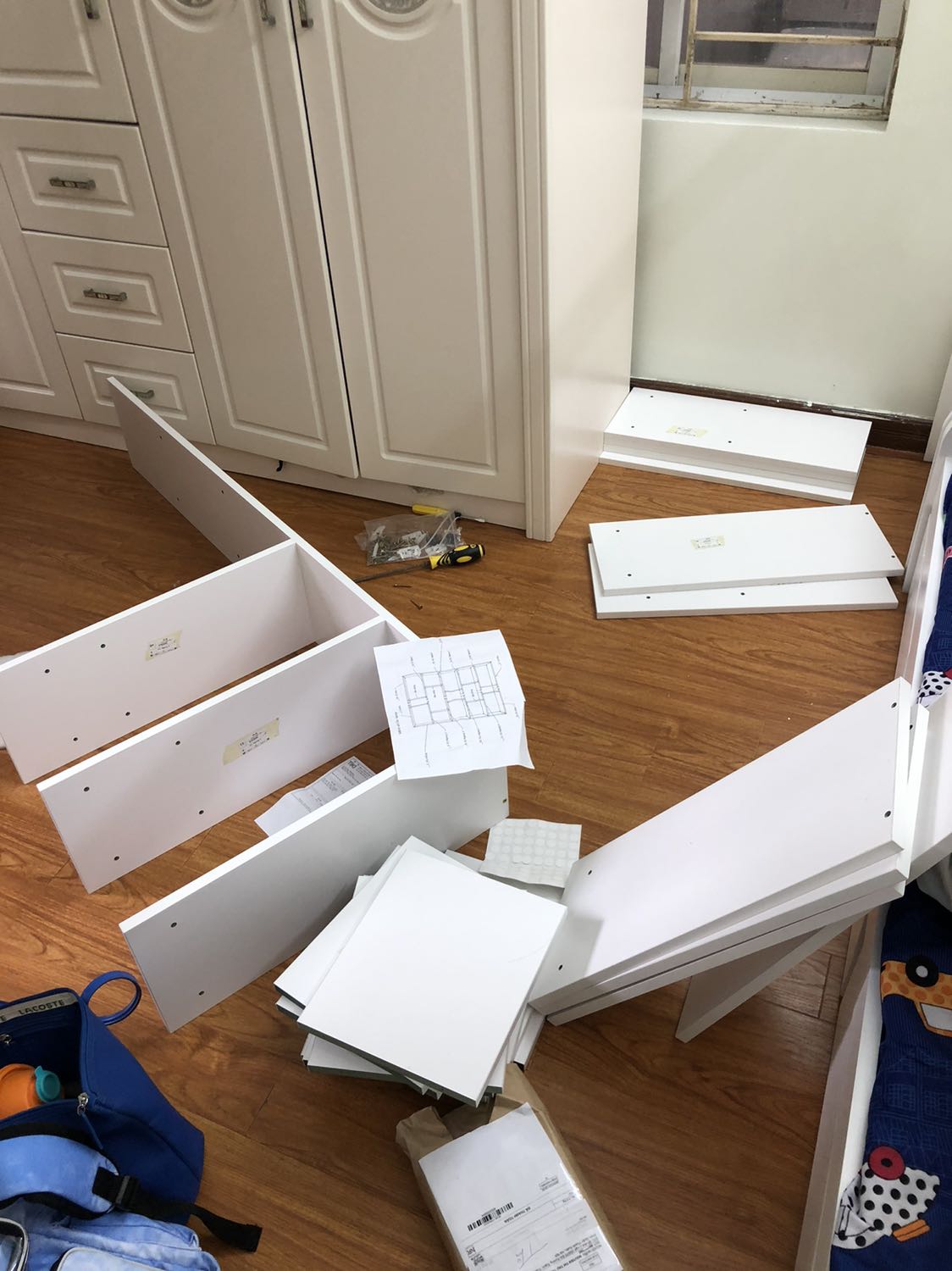 Sản phẩm tốt, dễ lắp đặt. Giá lại rất hợp lý. Mình mua về lắp vừa luôn kích thước chỗ cần để