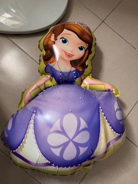 Hàng nhận thực tế khác xa mẫu, bong bóng thiếu, chỉ 1 cái lá, ống bơm ko bơm được bong bóng. Quá tệ