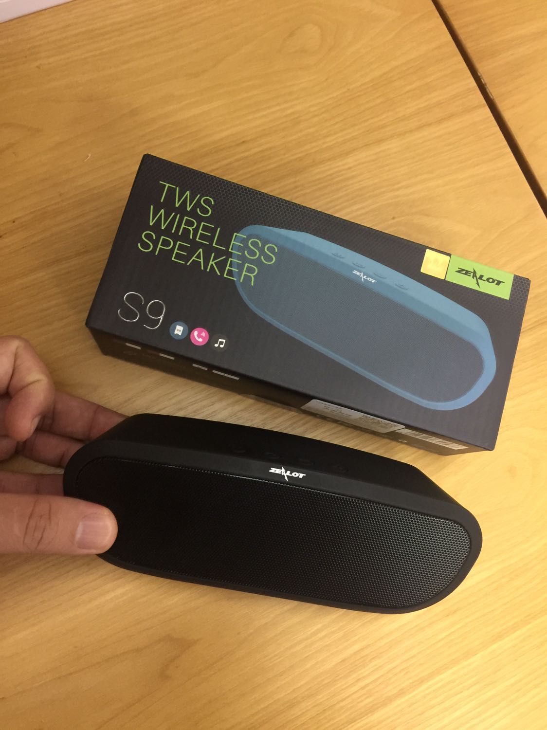 Hàng chuẩn, đẹp, nhỏ nhắn xinh xắn nhưng nghe rất hay. Đóng gói cẩn thận và giao hàng rất nhanh. Shop uy tín, lần thứ 2 mua hàng của shop.