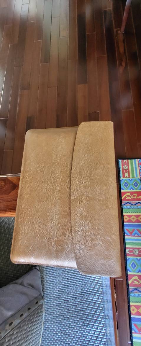 Nhìn chung là ổn màu sắc đẹp, đường may khá nét, vừa khít Mac air M1, chống sốc thì ko chắc lắm.