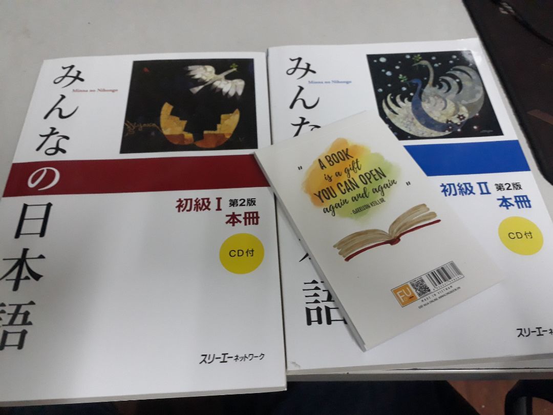 bìa sách ghi kèm CD mà khi nhận không có CD học bài nghe khiểu gì